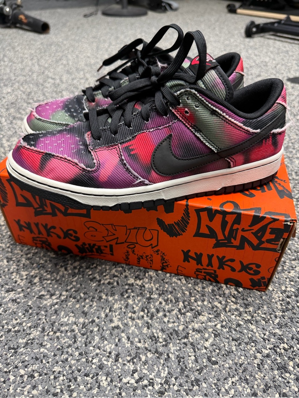 Nike Dunk Low Graffiti sz 9